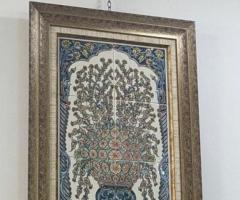 Tableau en Céramique Artisanale – Vase Fleuri Oriental