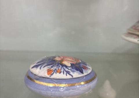 Boîte en Céramique Artisanale Fleurie – Coffret Décoratif avec Couvercle